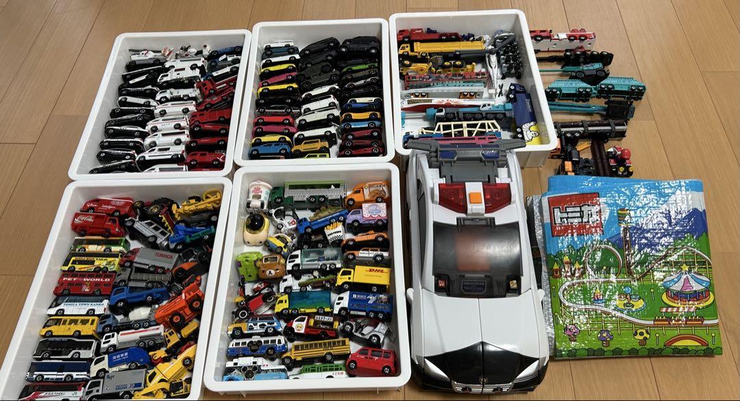 TOMICA
