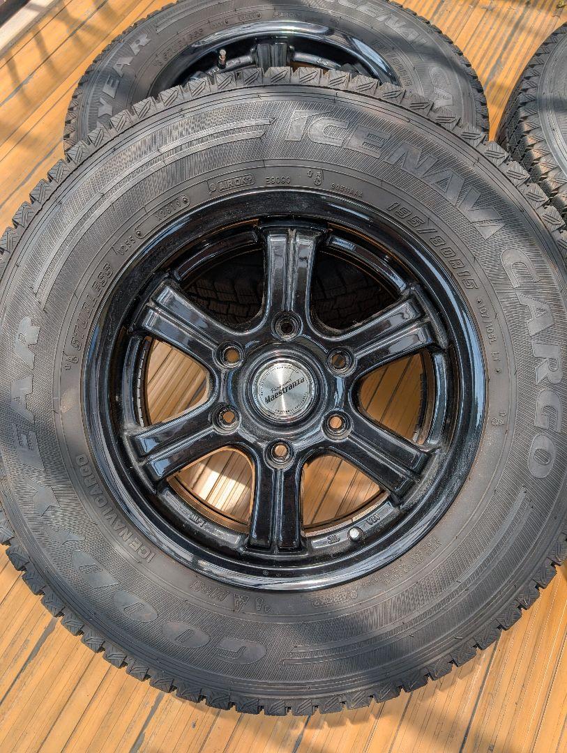 200系ハイエース　15インチ　スタッドレスホイール　4本セット　中古　大阪高槻