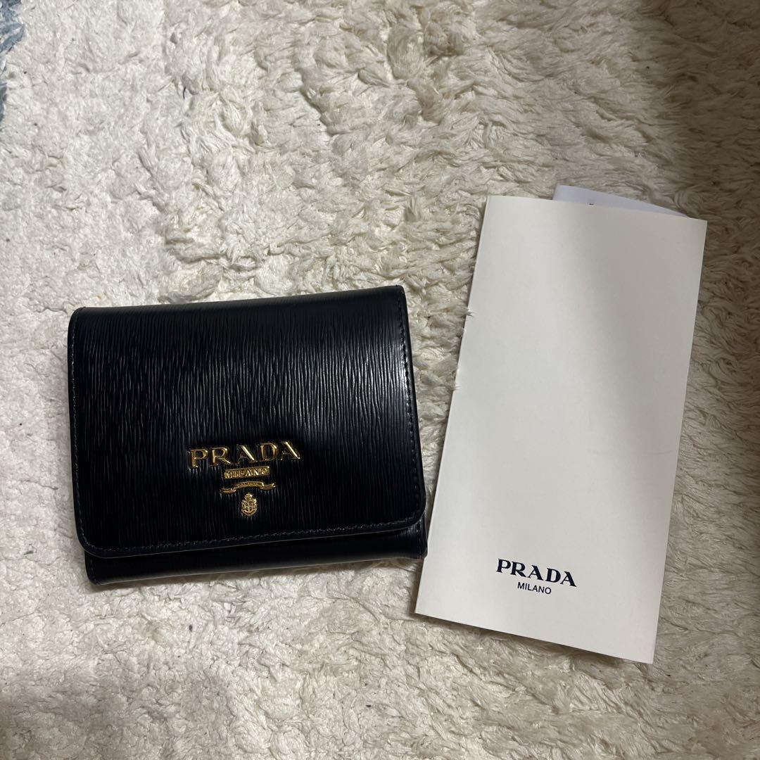 PRADA サフィアーノレザー 三つ折り財布 ブラック PRADA ブラックレザー 三つ折り財布
