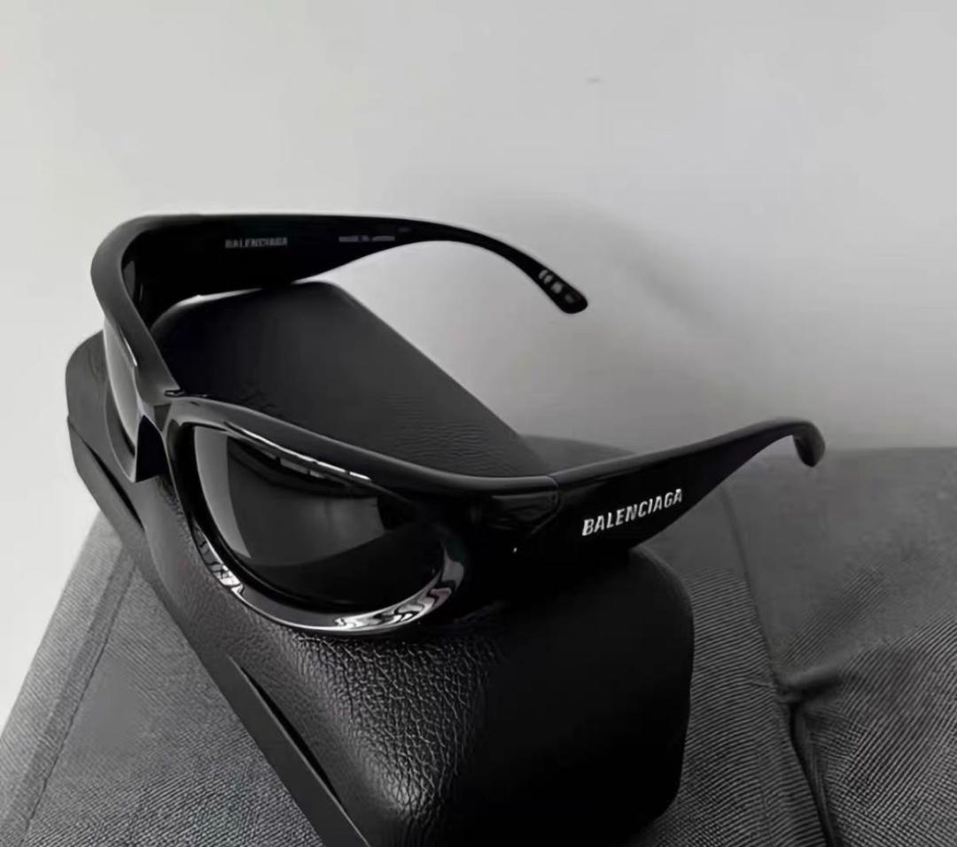 BALENCIAGA サングラス ケース付き BALENCIAGA ブラック サングラス ケース付き - メルカリ