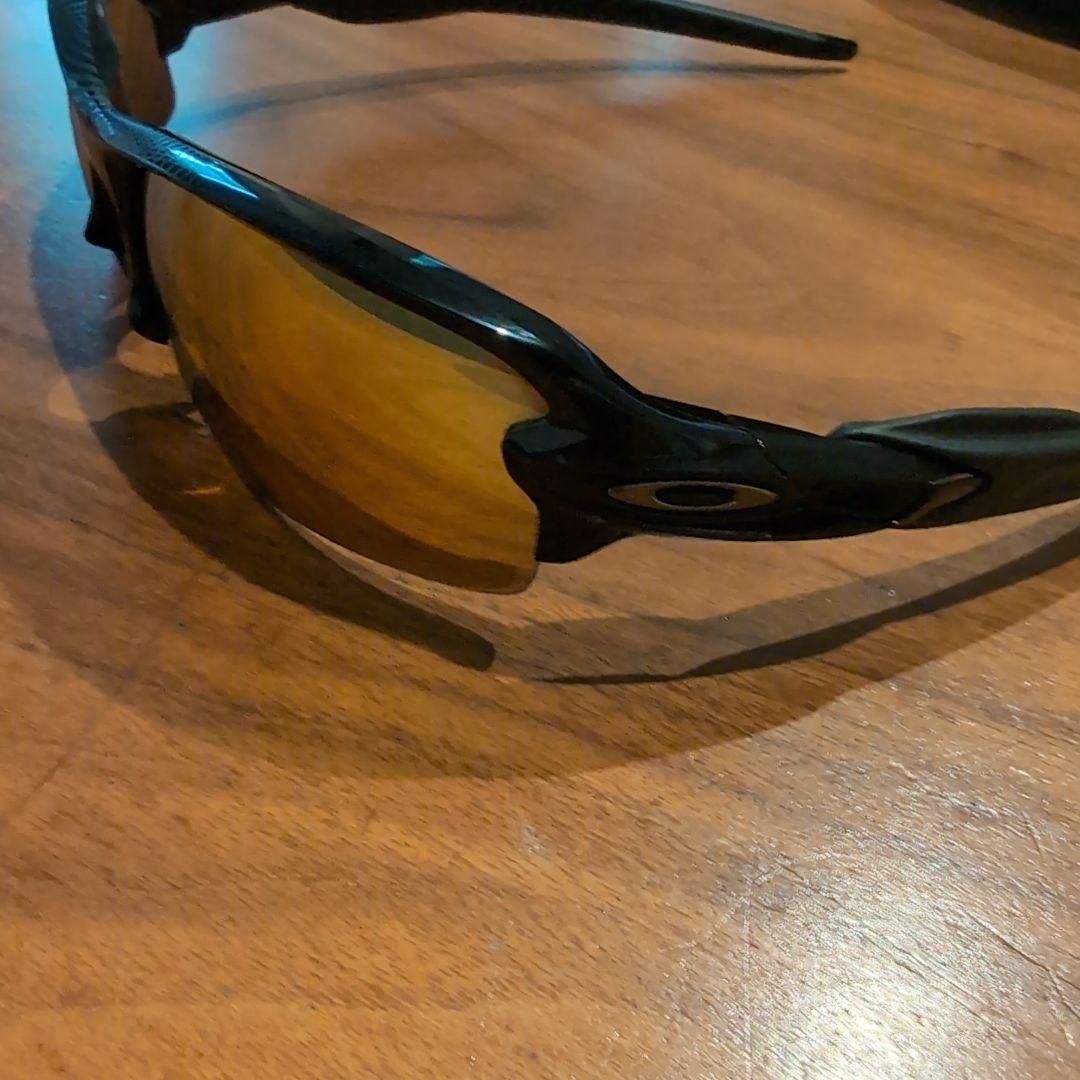 Oakley サングラス スポーツタイプ 黒 金色レンズ