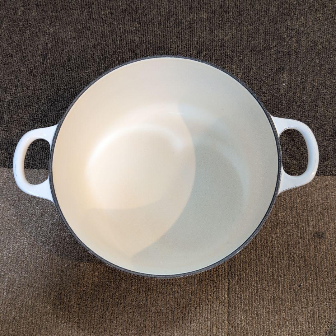LE CREUSET 22センチ鍋ココット 人気カラーホワイト - メルカリ