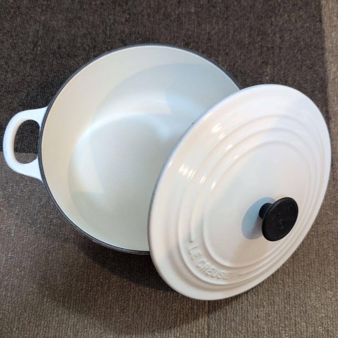 LE CREUSET 22センチ鍋ココット 人気カラーホワイト - メルカリ