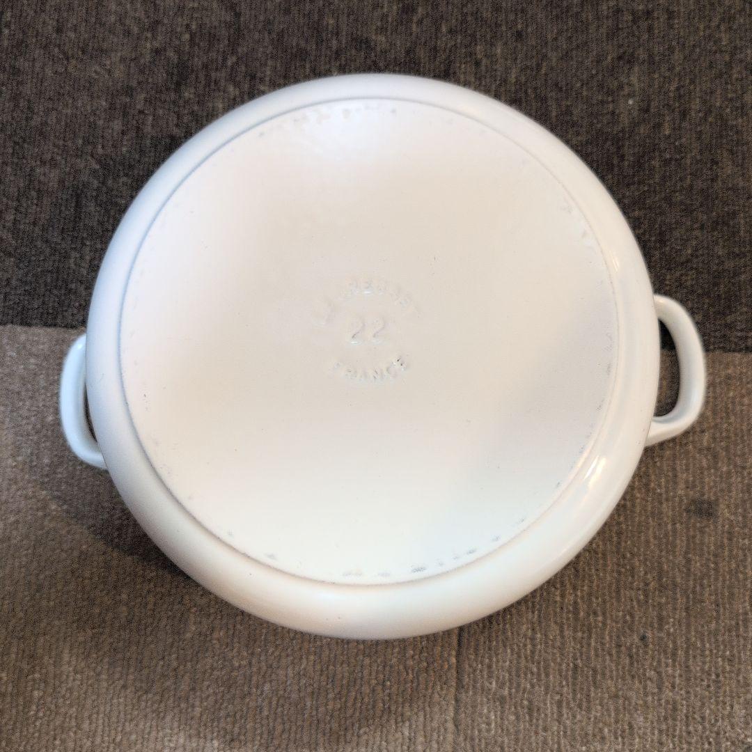 LE CREUSET２２センチ鍋ココット人気カラー ホワイト LE CREUSET 22センチ鍋ココット 人気カラーホワイト - メルカリ