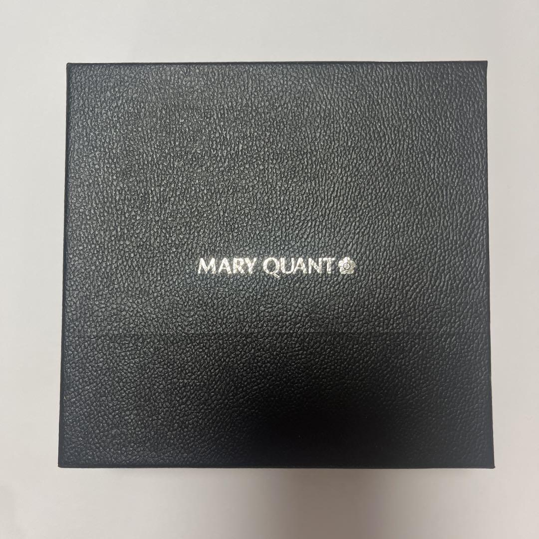 新品、未使用　マリークワントエンボスデイジーパール　ミニウォレット　ピンク