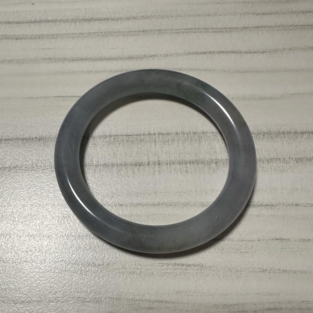 天然ミャンマー産 翡翠バングル グレーブルー基調 56.8mm（A貨）