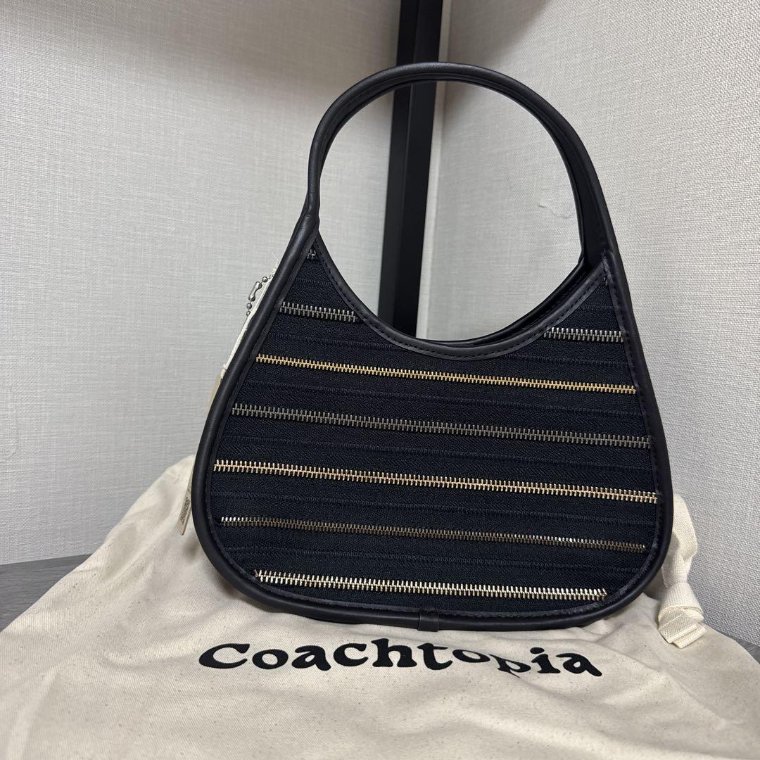 新品未使用　【Coachtopia】ジッパー装飾がおしゃれ♪ エルゴバッグ　黒