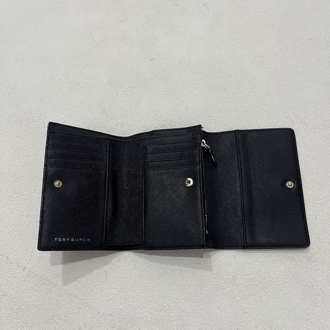 美品✨　トリーバーチ　折り財布　黒　シボ革　金具ロゴ　シンプル TORY BURCH トリーバーチ 2つ折り財布 ペリー 61074 001 BLACK