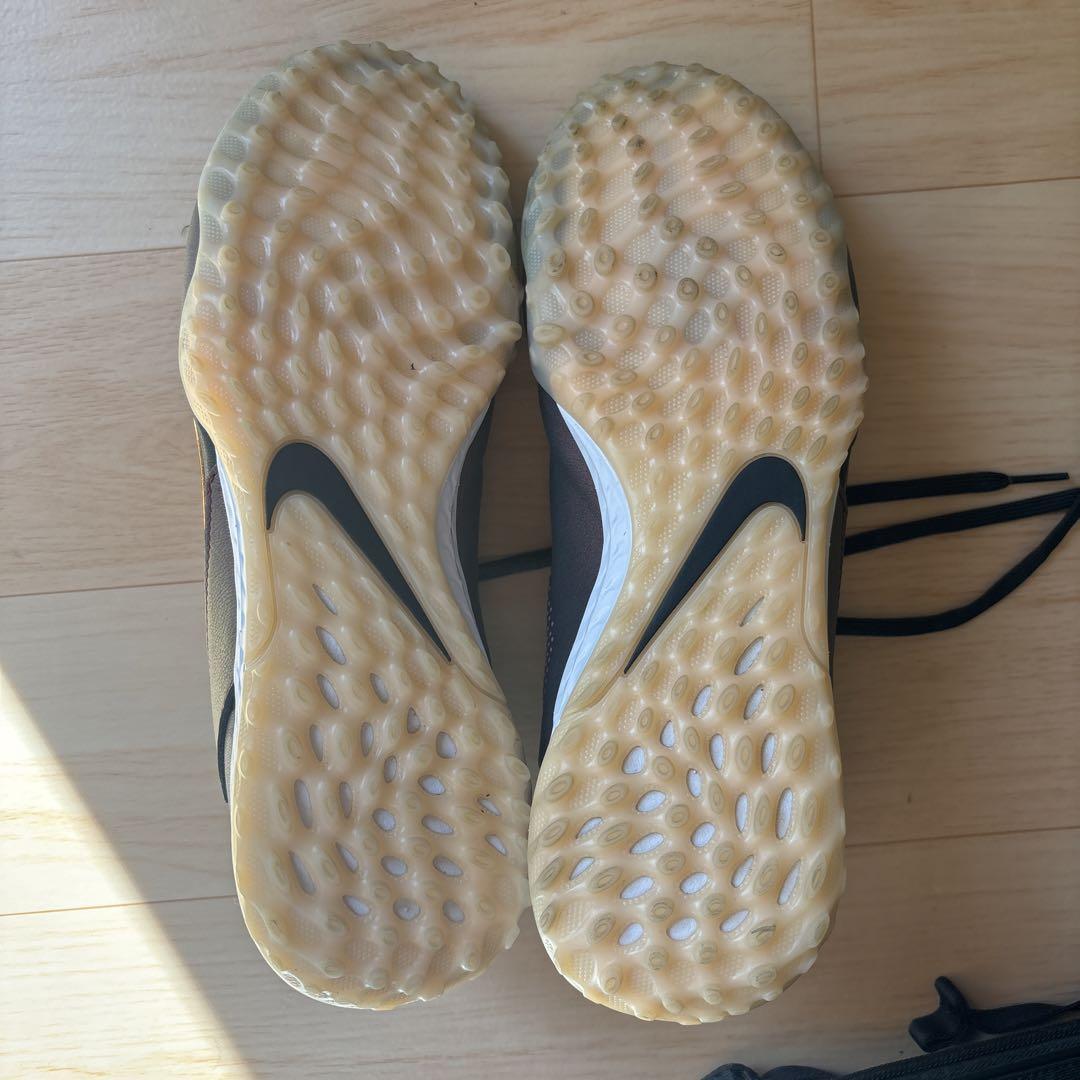 NIKE フットサルシューズ