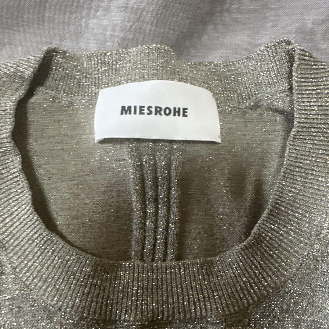 MIESROHE（ミースロエ）の「シルク混ショート丈クルーネック