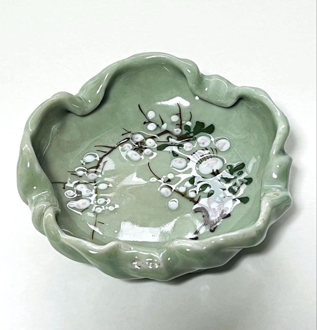 緑釉　梅紋