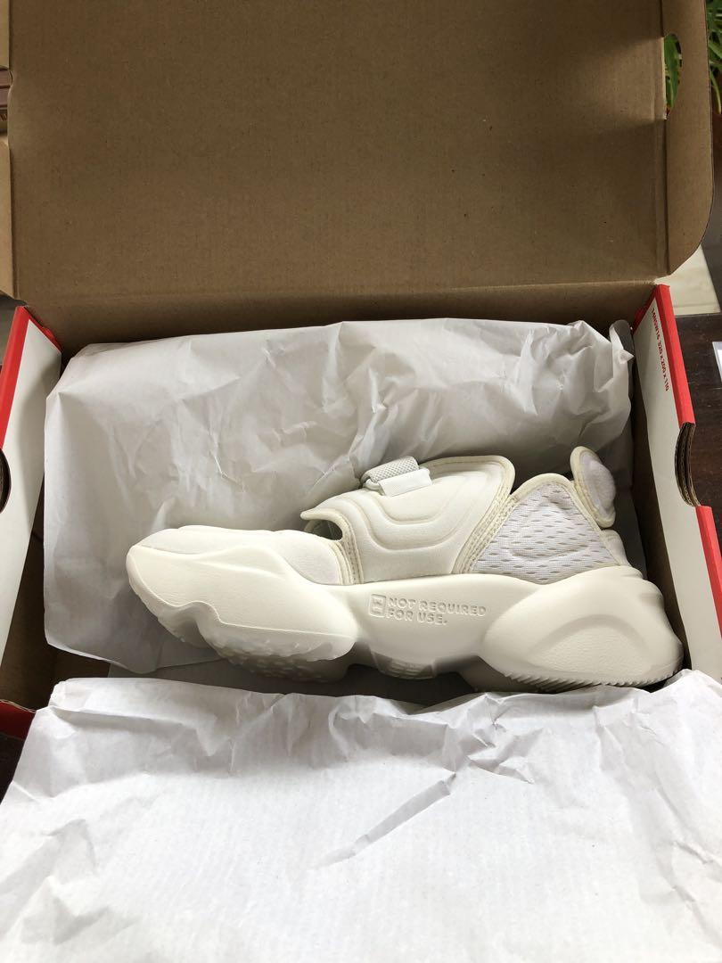 Nike CW7164-100 ウィメンズアクアリフト