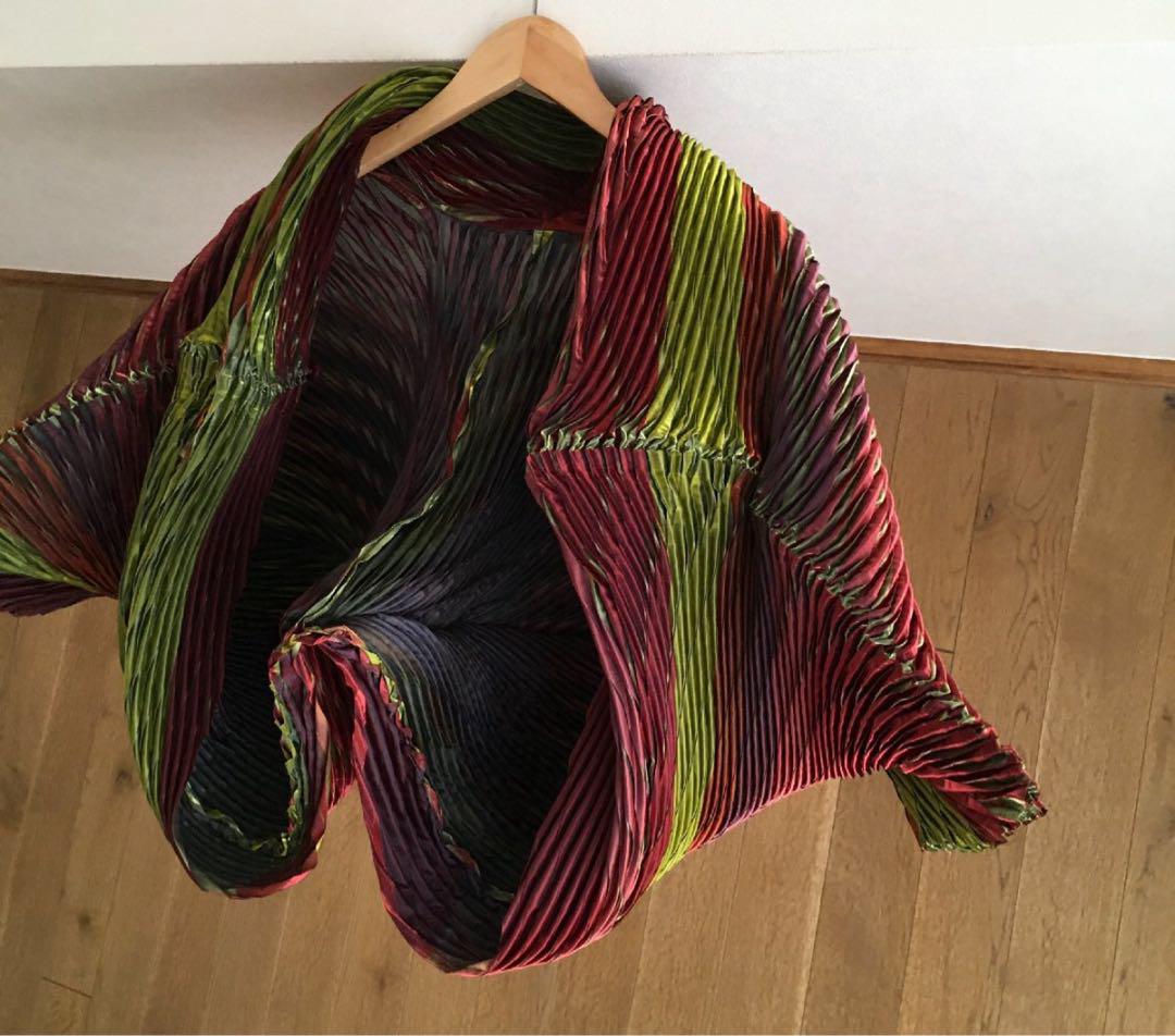 極美品 ISSEY MIYAKEスチーム ストレッチ 変形 3D トップス2