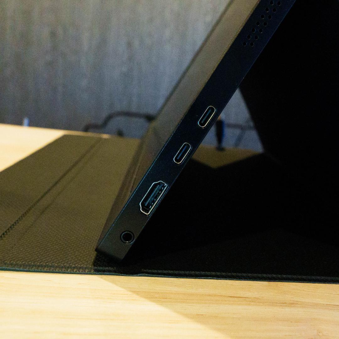 状態良し モバイルモニター フルHD 軽量・薄型 メーカーevic