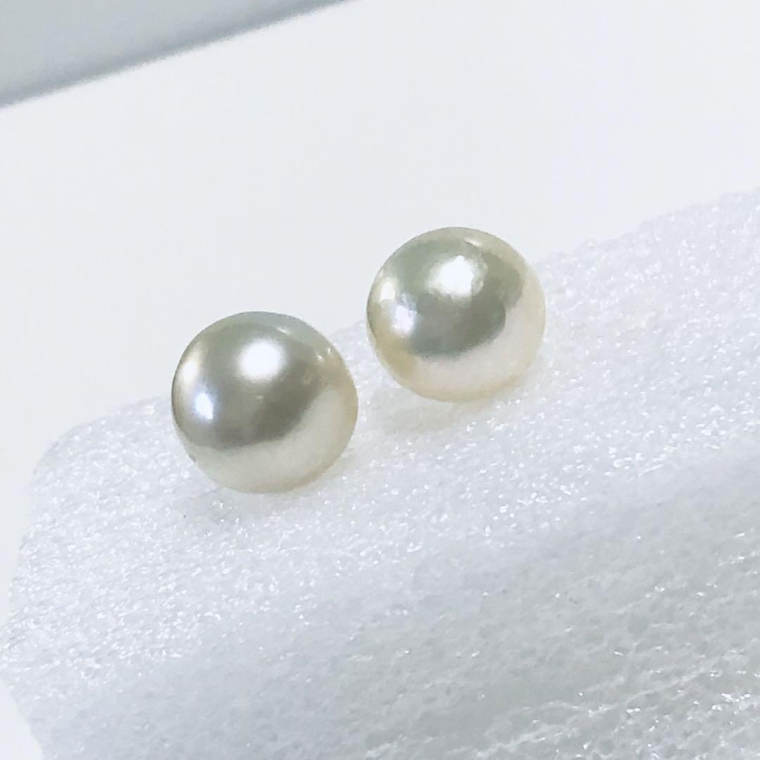 K10天然南洋白蝶真珠 丸系ピアス　13.60/13.22mm