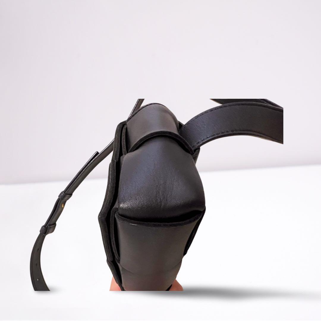 BOTTEGA VENETA ボッテガヴェネタ カセット ショルダーバッグ 黒 美品BOTTEGA VENETAボッテガヴェネタ カセット ショルダーバッグ