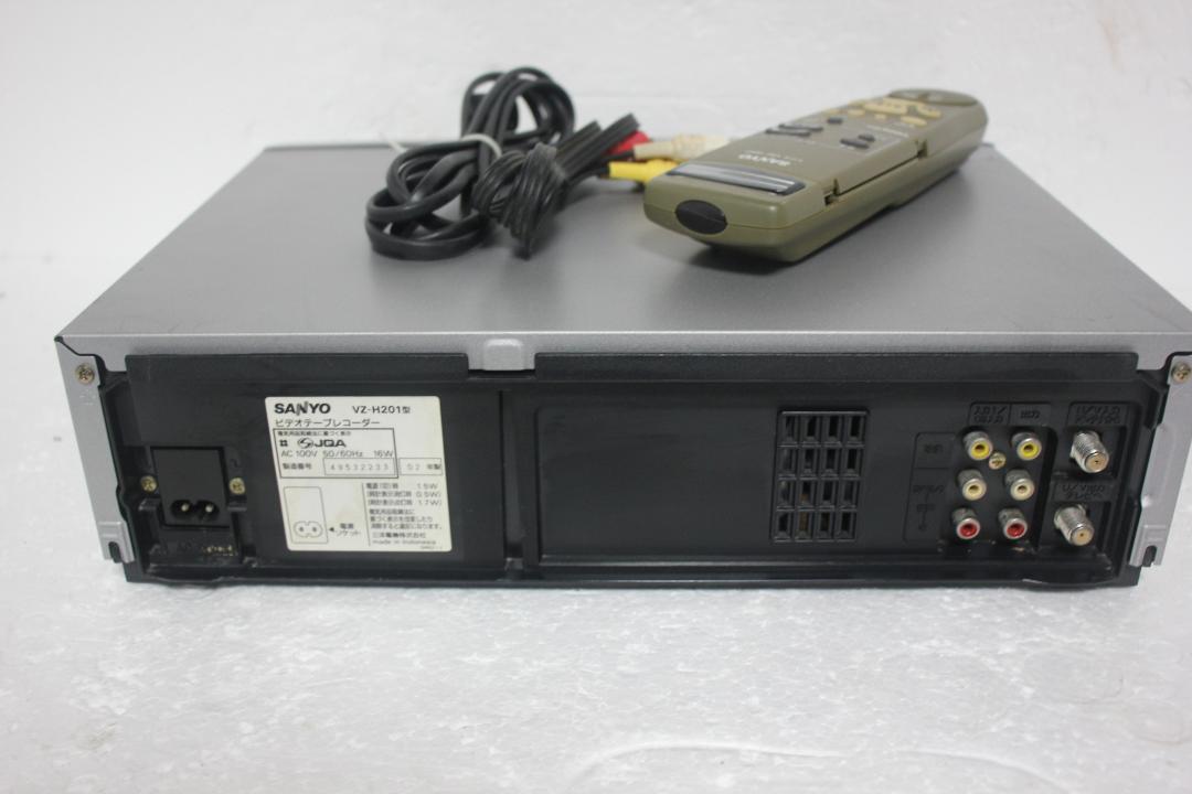 SANYO VHSビデオデッキ VZ-H201 2002年リモコンAVケーブル by メルカリ SANYO VHSビデオデッキ VZ-H201 2002年リモコンAVケーブル by メルカリ