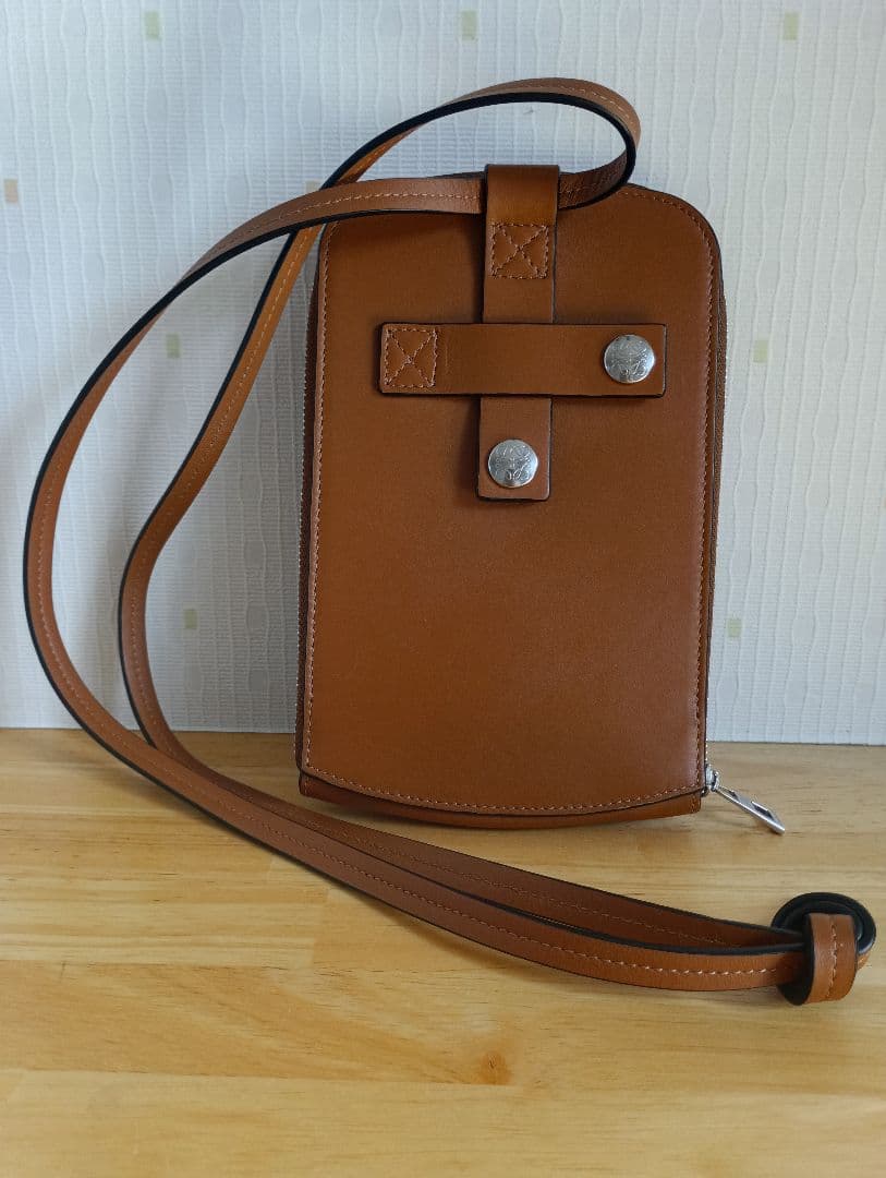 LOEWE ロエベ マルチファンクショナルケース、ショルダーバッグ、アナグラム LOEWE ロエベ マルチファンクショナルケース、ショルダーバッグ、アナグラム