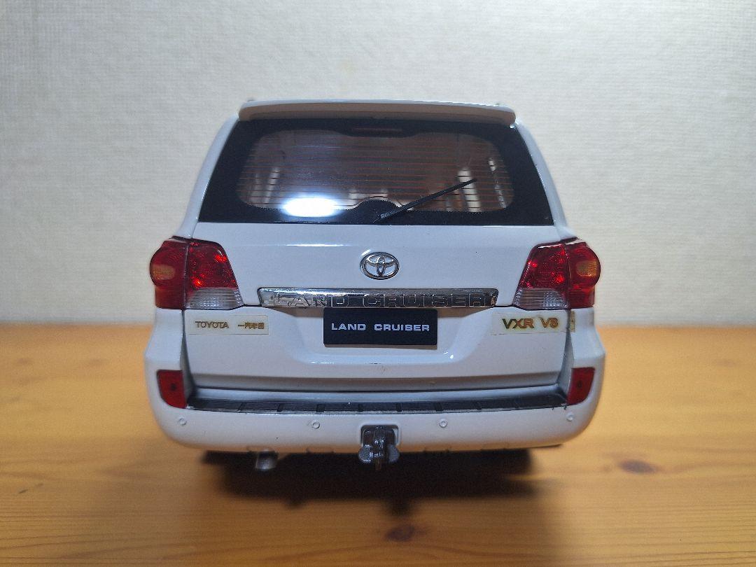モコさん 中国トヨタ記念品ミニカー1/18 ランクル200カムリセット