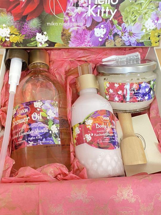 SABON ハローキティ×蜷川実花コラボ　ブルーミングキット　トートバッグ付き