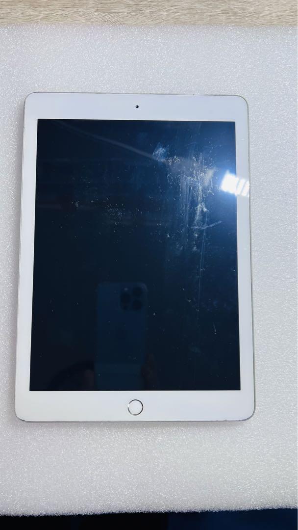Apple iPad 第6世代 9.7インチ Wi-Fi Cellular 3…