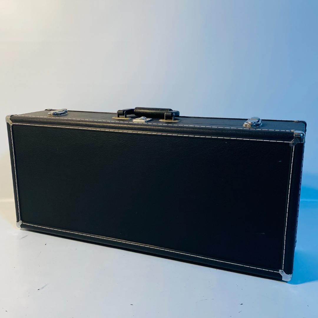 アルトサックス ハードケース 幅約64cm 奥行約16cm 高さ約29cm