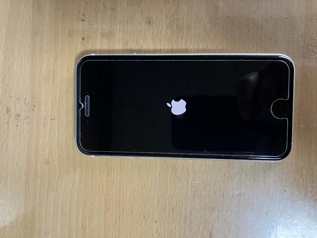 Apple iPhone SE (第3世代) ホワイト