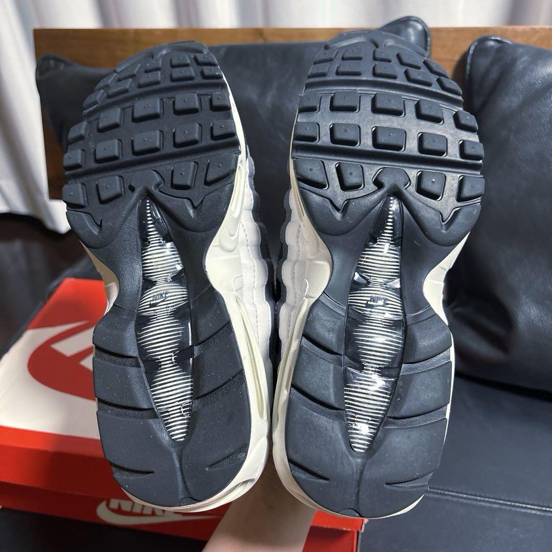 美品　雑誌掲載　NIKE エアマックス95 25センチ　白　黒　グレー