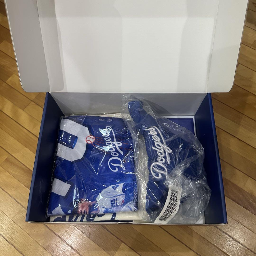 Dodgers Fan Club Box ドジャース ファンクラブ会員の通販 by す