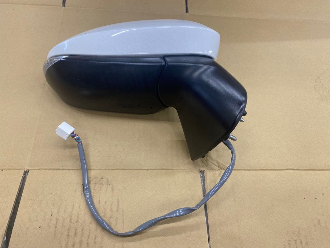 右ドアミラー NHP170G