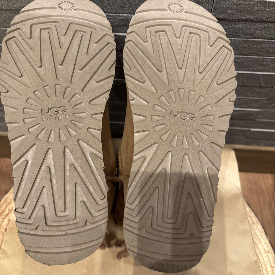 UGG 濃いめベージュムートンブーツ リボン付き　24cm UGG 濃いめベージュムートンブーツ リボン付き24cm