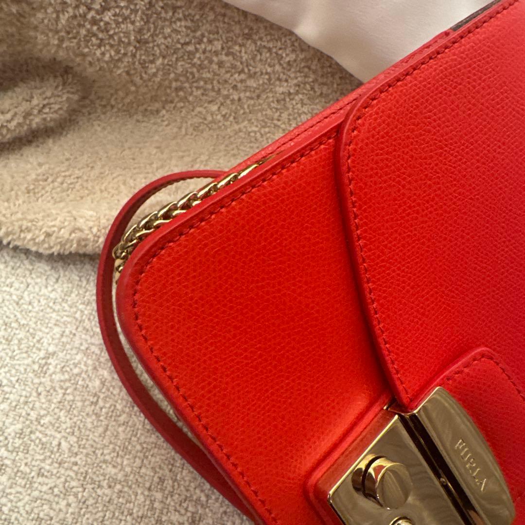 極美品　FURLA レッド ショルダーバッグ