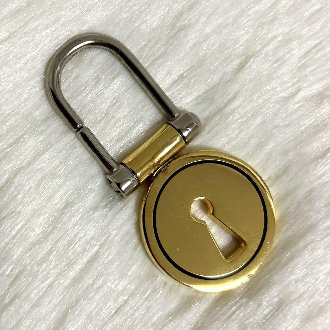 新品未使用 GIVENCHY ジバンシー キーホルダー キーリング