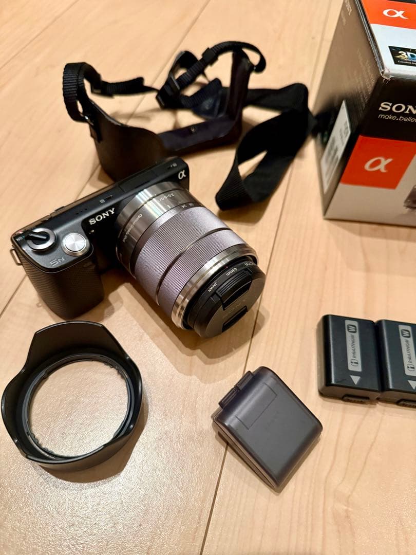 NEX-5N Sony ミラーレス一眼 カメラ 望遠レンズ・バッテリー2個付 NEX-5N Sony ミラーレス一眼 カメラ 望遠レンズ・バッテリー2個付