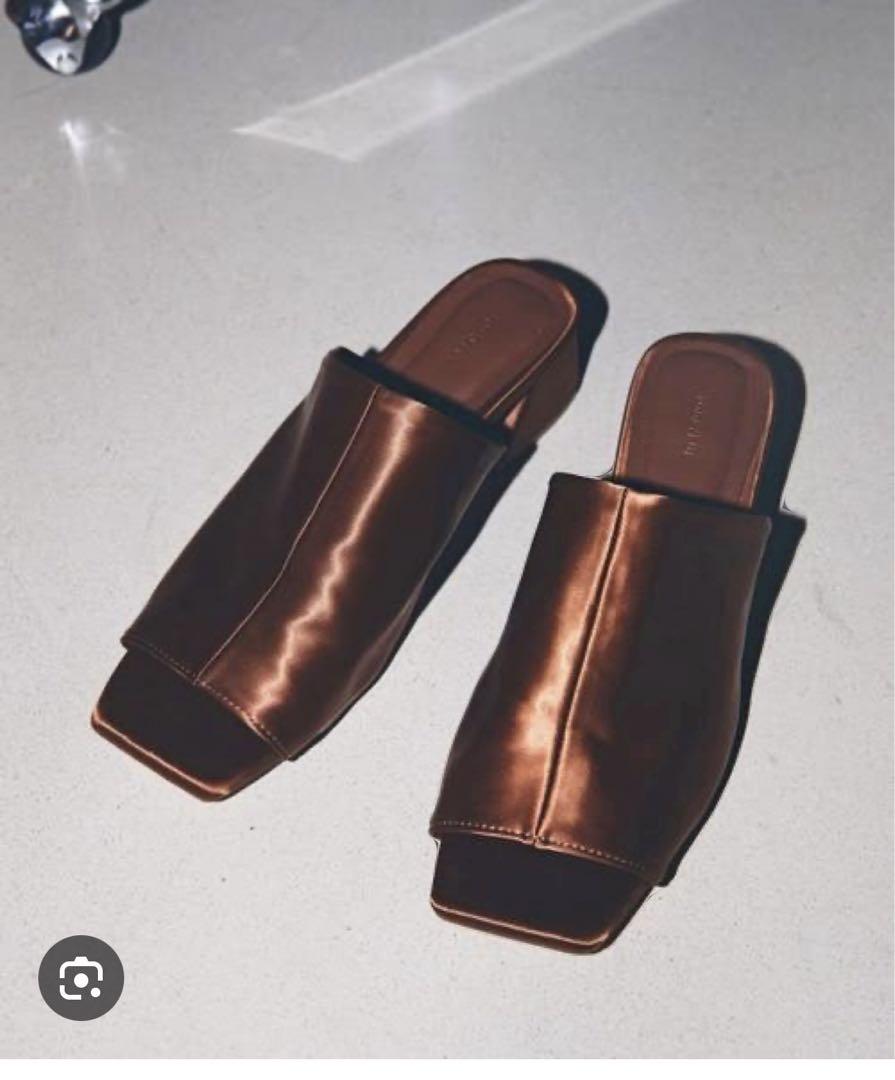 トゥデイフル　Square Satin Sandals