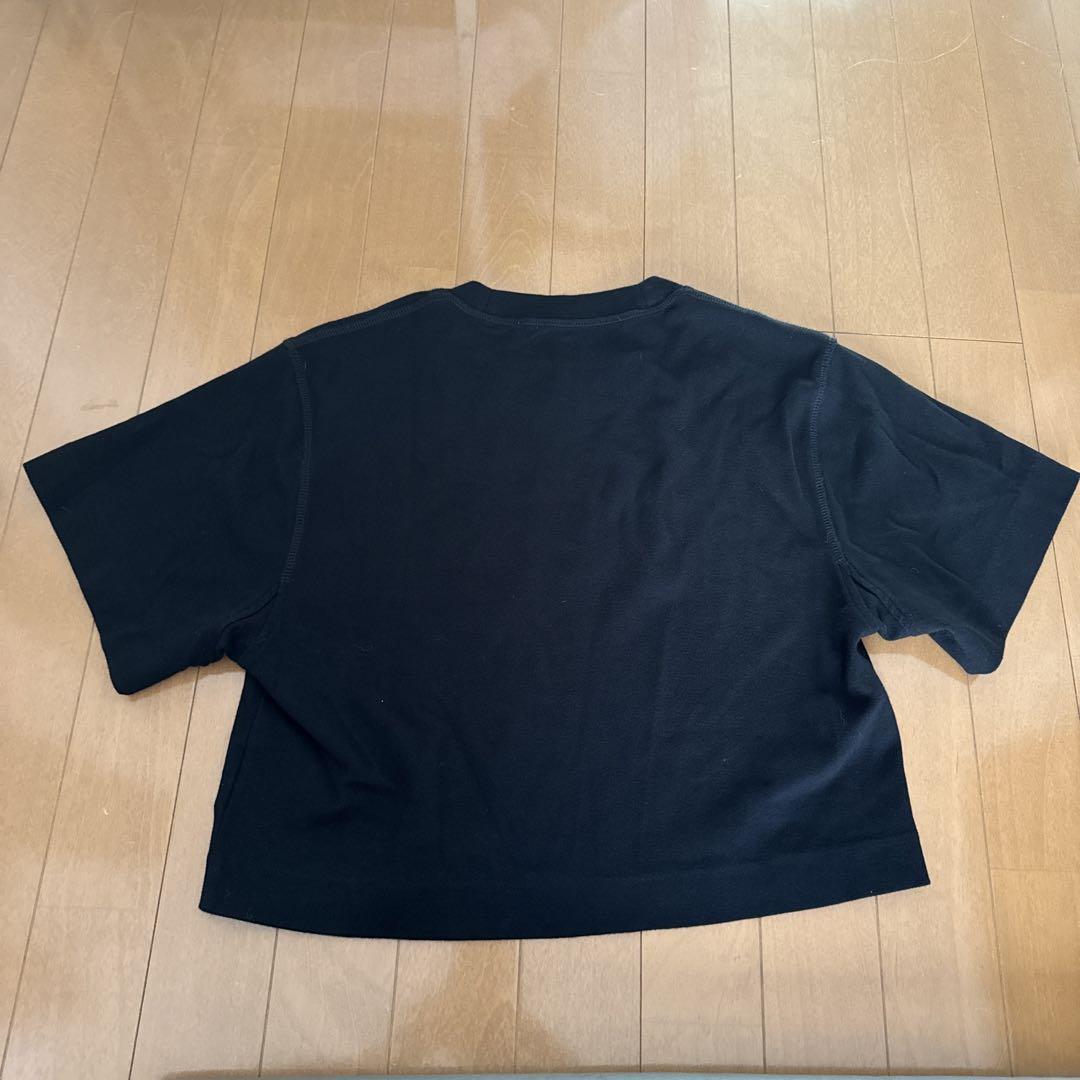 オフホワイト クロップド丈 Tシャツ