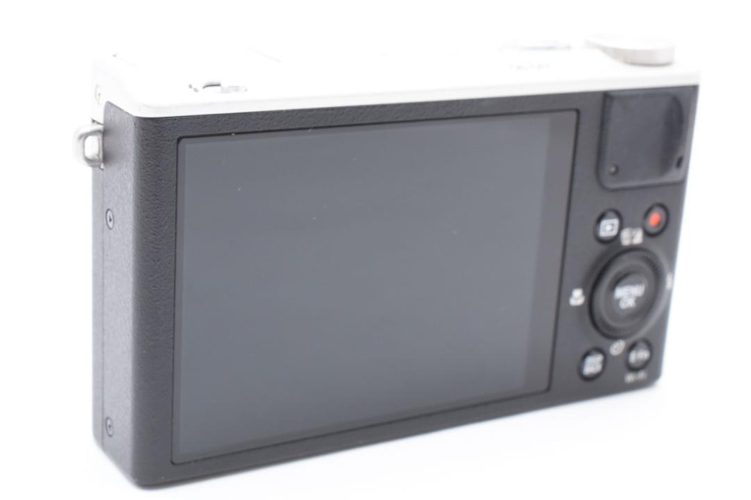 美品 FUJIFILM XQ2 シルバー コンパクトデジタルカメラ