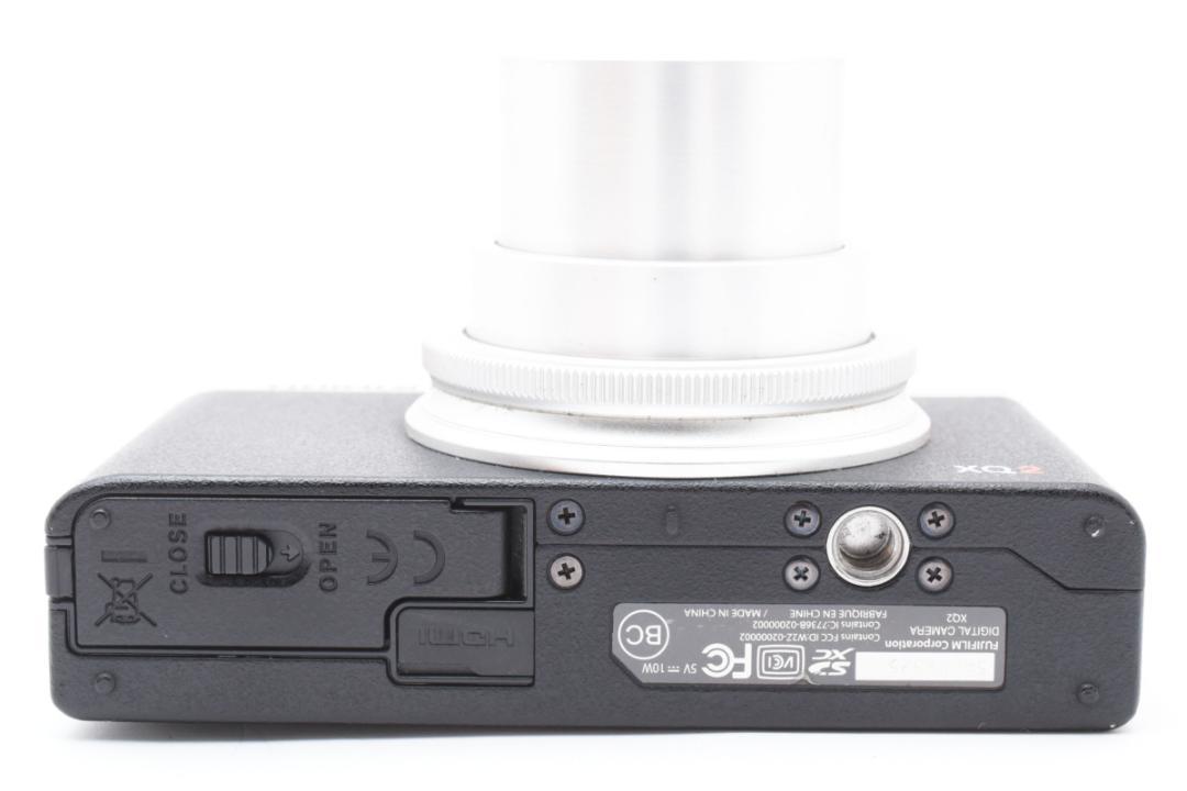 美品 FUJIFILM XQ2 シルバー コンパクトデジタルカメラ