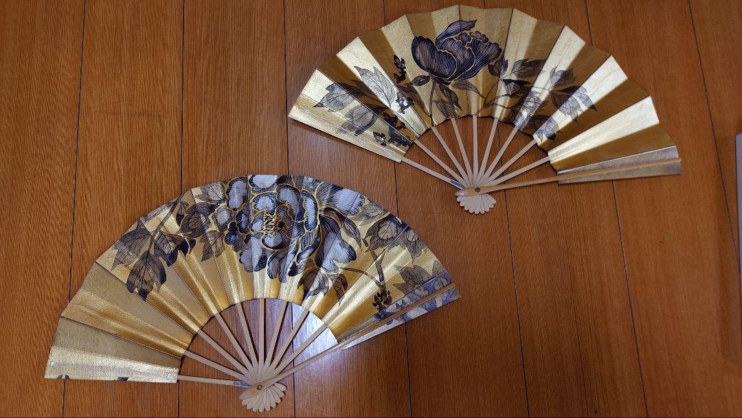 木製扇子 金（牡丹）対 箱入り