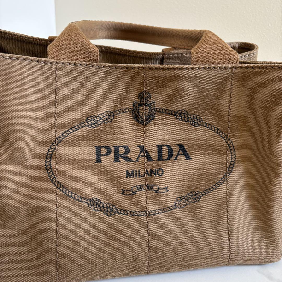 卍 PRADA