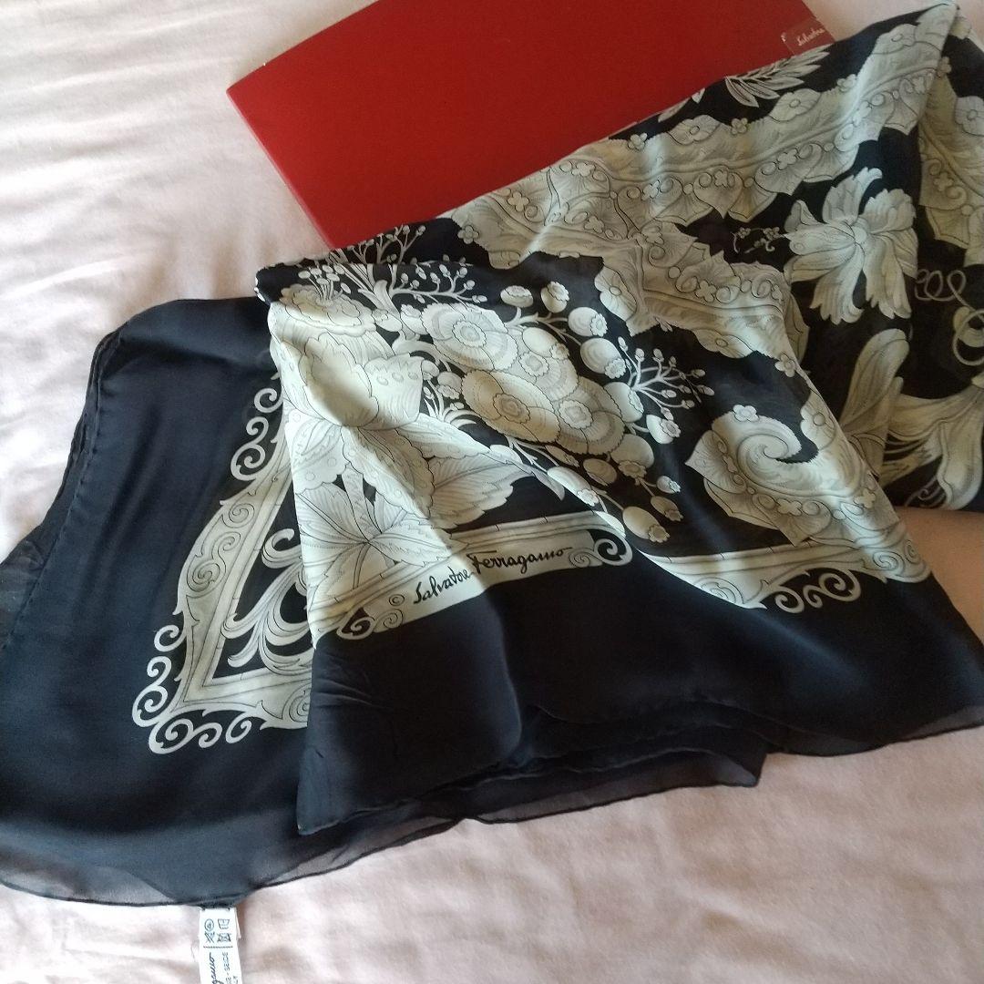 本日お値下げ♪Ferragamo スカーフ シフォン 大判 箱入り