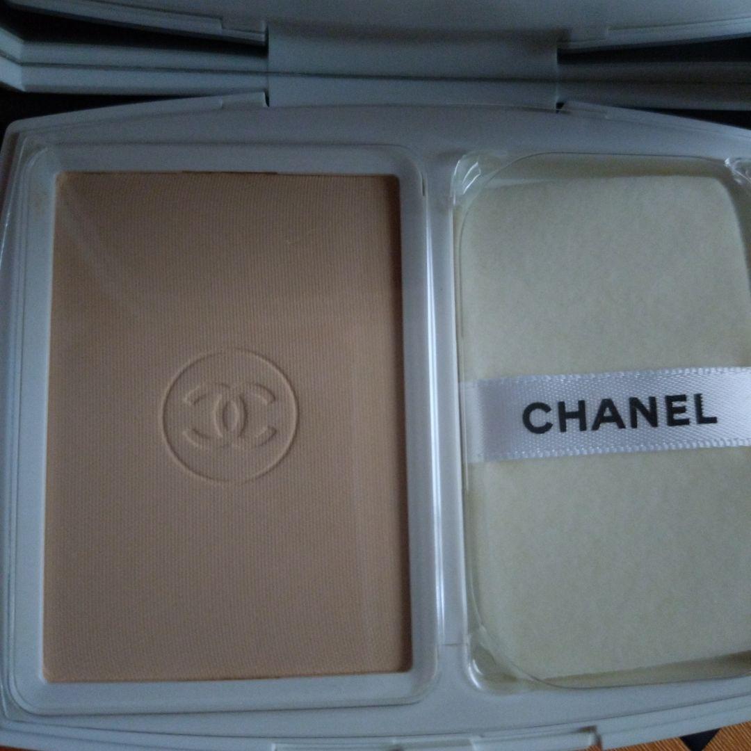 新品！！CHANEL ルブランブライトニングコンパクトＢ20