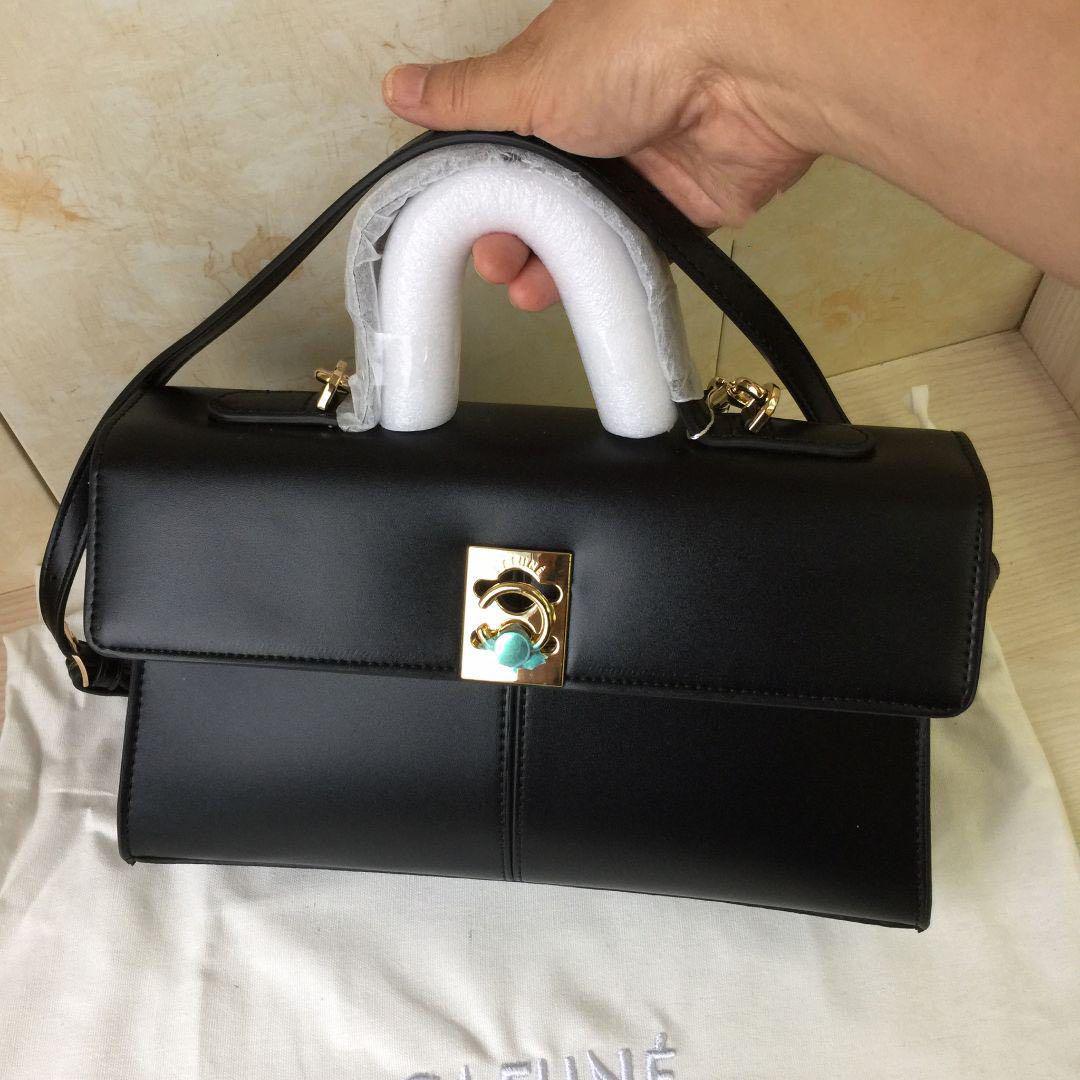 美品未使用 CAFUNE カフネ ショルダーバッグ ブラック Mサイズ 美品未使用 CAFUNE カフネ ショルダーバッグ ブラック Mサイズ