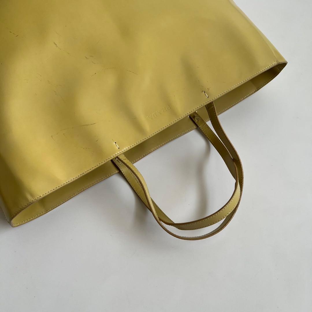 90s PRADA ENAMEL LEATHER TOTE HAND BAG 90s PRADA ENAMEL LEATHER TOTE HAND BAG