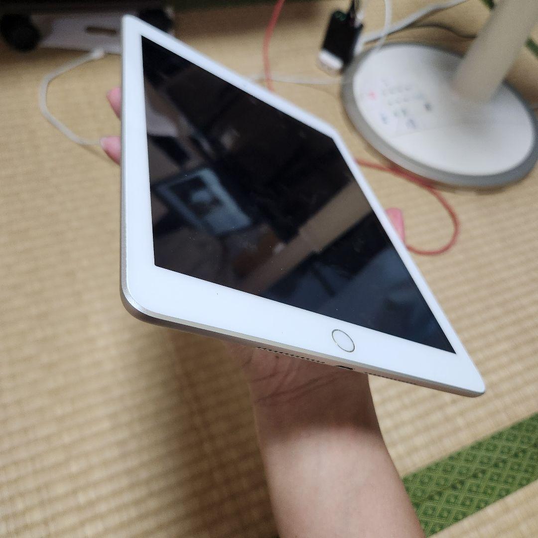 Apple iPad (第6世代) 32GB シルバー 本体 - メルカリ