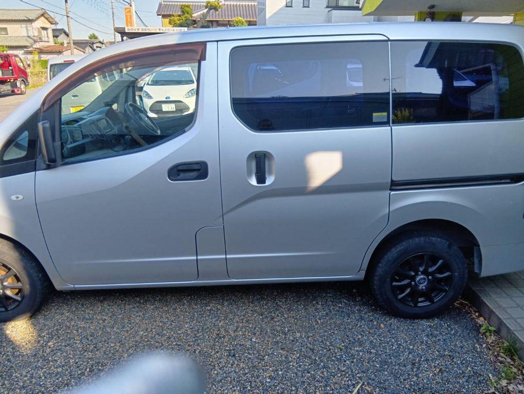 Nissan NV200 シルバー