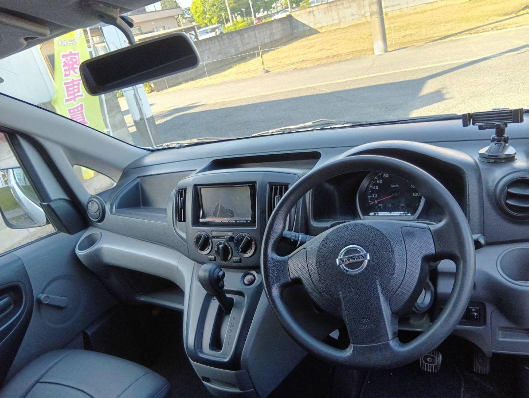 Nissan NV200 シルバー