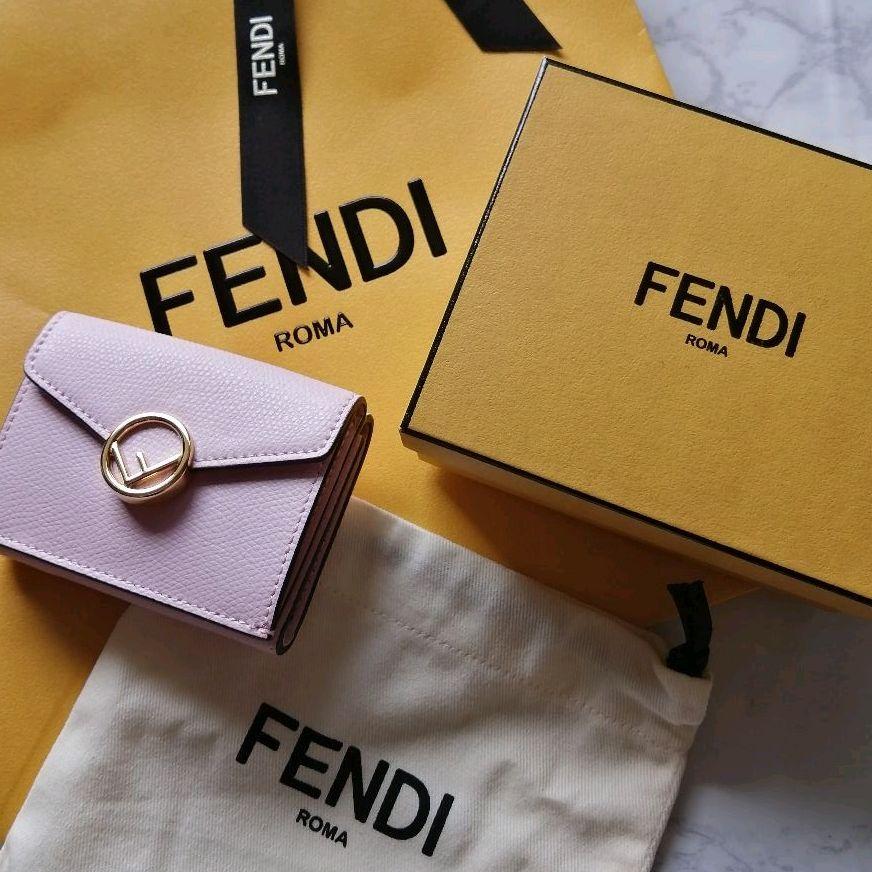 新品未使用 FENDI 折り財布 バイザウォレット 日本未入荷 大人気デザイン