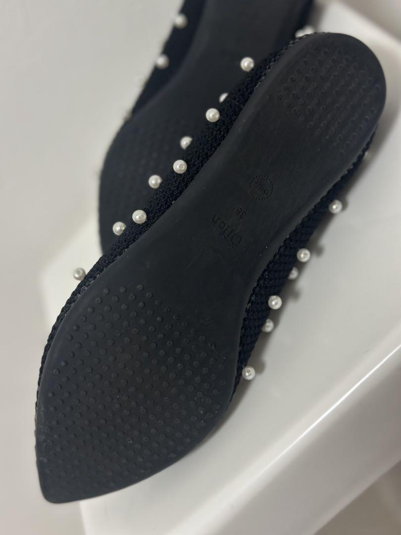 【美品】öften パール付き ブラック ポインテッドトゥシューズ
