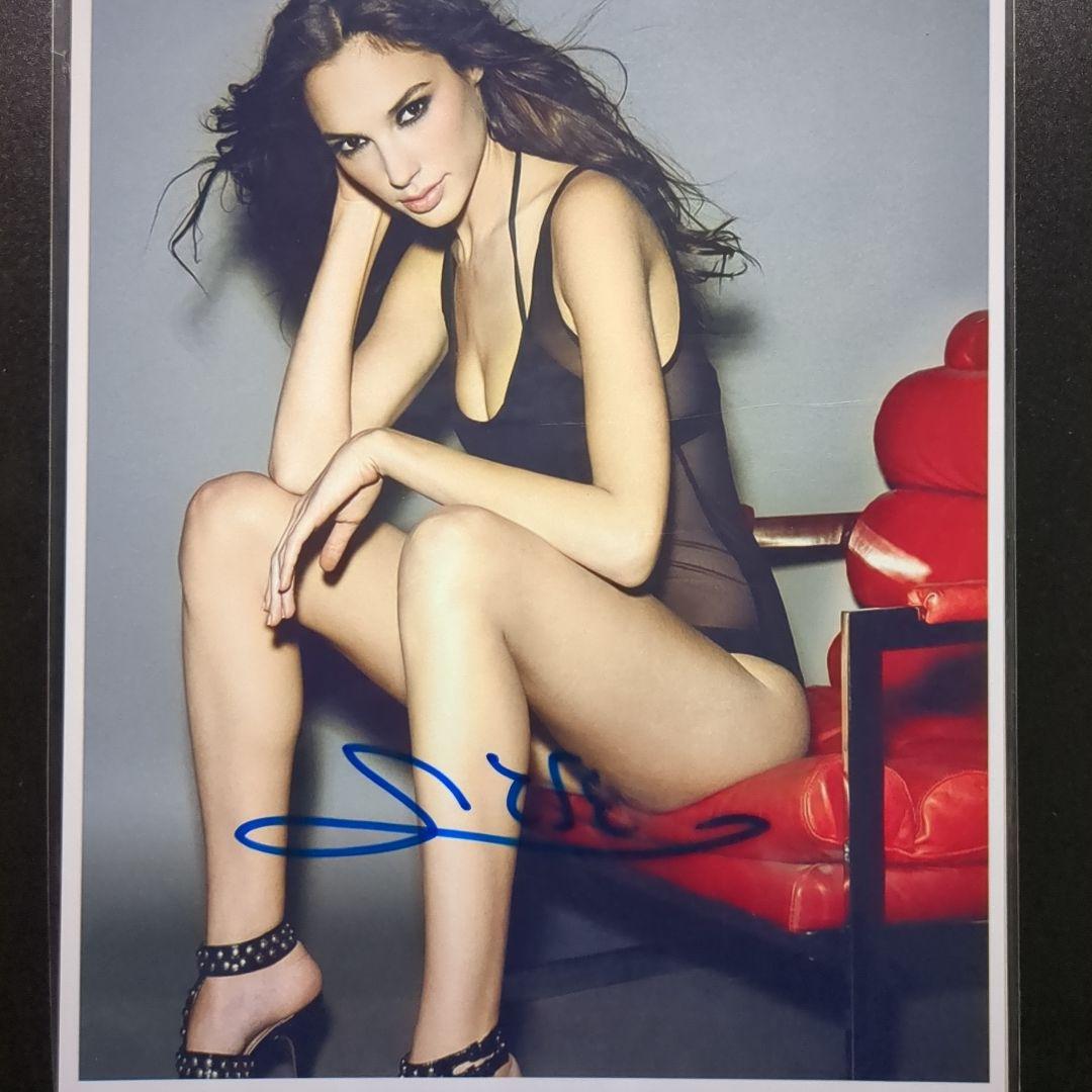 Gal Gadot 直筆 サイン入り写真